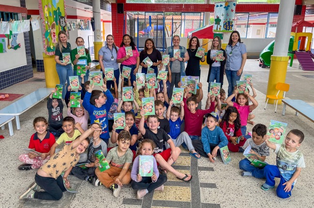 CAMNPAL distribui quase 3 mil livros infantis em escolas da região